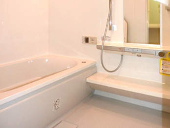 浴室は浴室暖房乾燥機を付け、冬でも安心して利用できるようになりました。